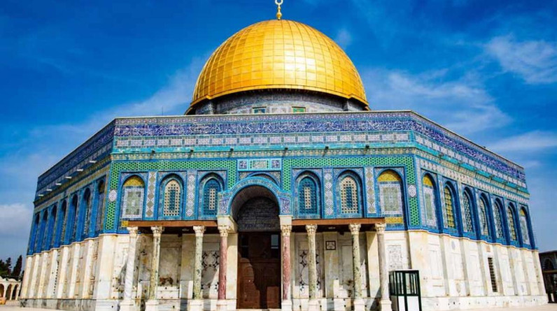 الدكتور ناصر محمد معروف يكتب: لحم المسجد الأقصى مُرٌّ والقدر يسوق العدو الصهيوني إلى مذبحه